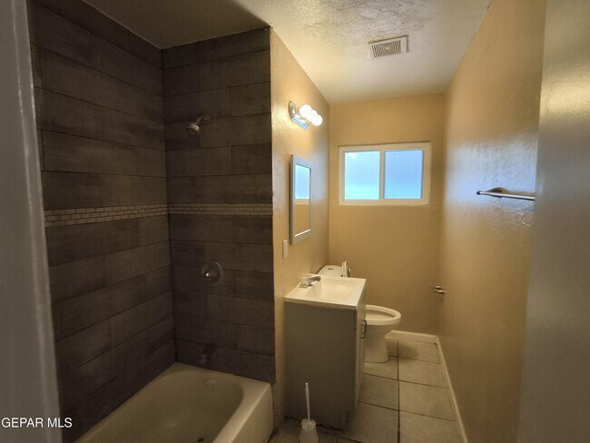 Building Photo - 4918 Guadalupe Dr