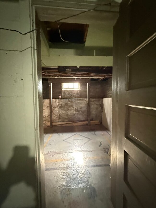 Building Photo - Vintage Victorian-Style Home | 3 Bed | 2 B...