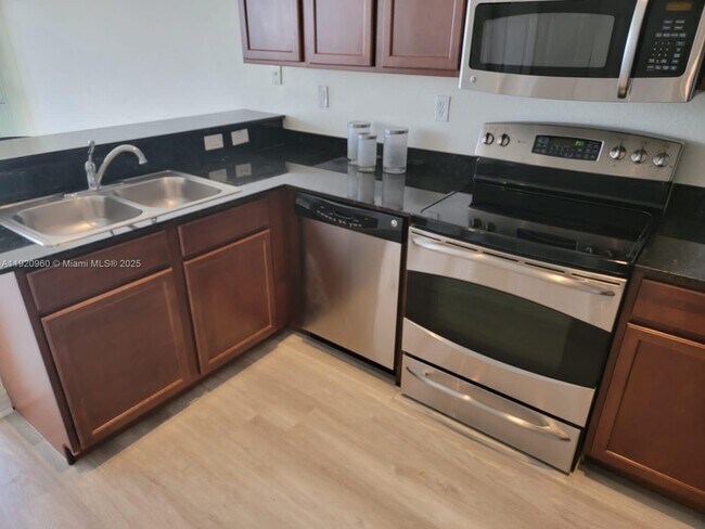 Building Photo - 10870 NW 88th Terrace