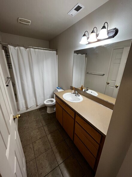 Building Photo - 2518 Valley View Ct