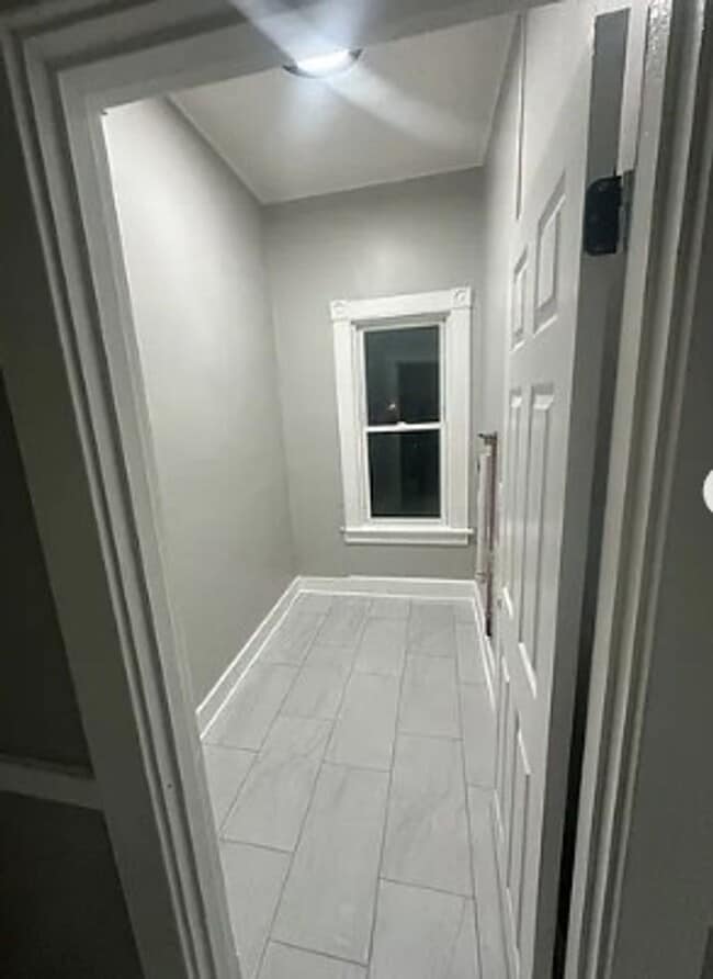 Building Photo - 1068 Broad St