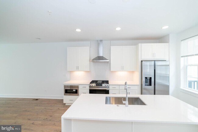 Building Photo - 7353 Blade Dr