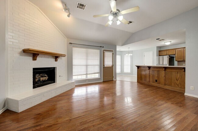 Building Photo - Gorgeous 3 bedroom 2 Bath Home in the Heart of Edmond