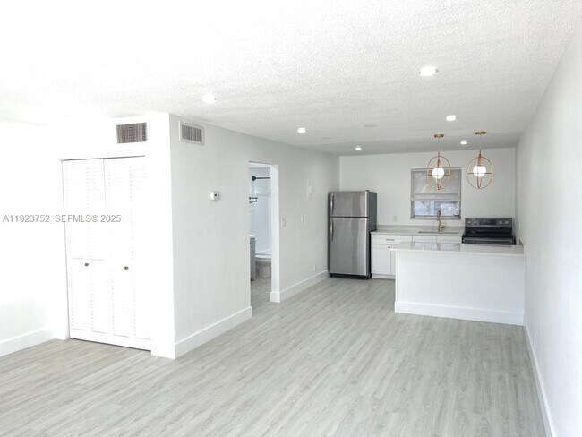 Building Photo - 2418 Polk St