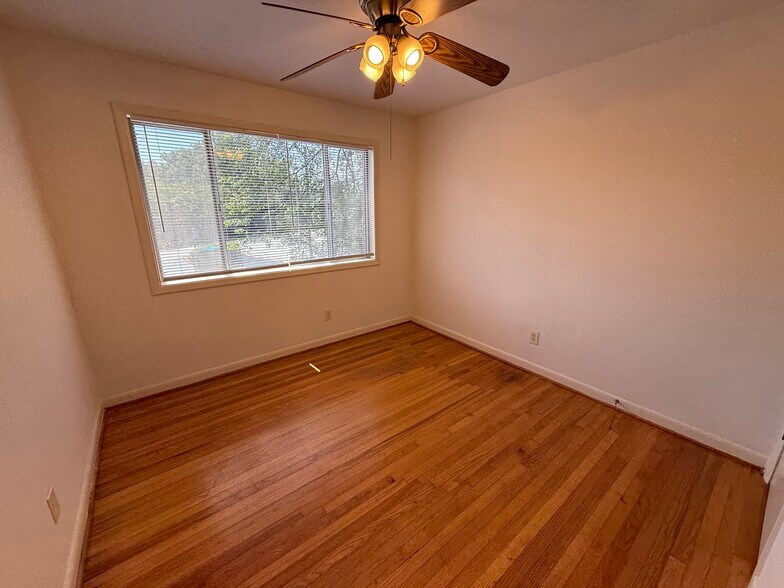 Building Photo - 425 S Church St