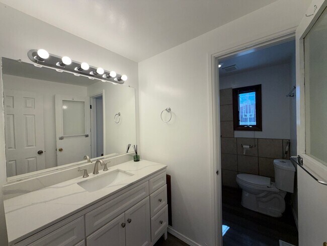 Building Photo - 2838 La Veta Dr