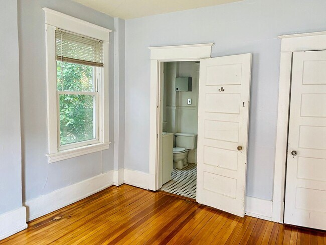 Building Photo - 119 N Robinson St