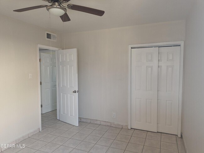 Building Photo - 4908 Blue Ridge Cir