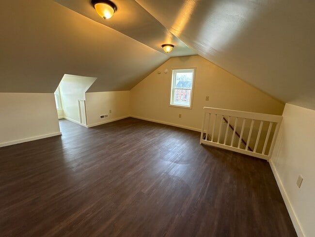 Building Photo - 3 Bedroom House, Parking, Yard-York City SD