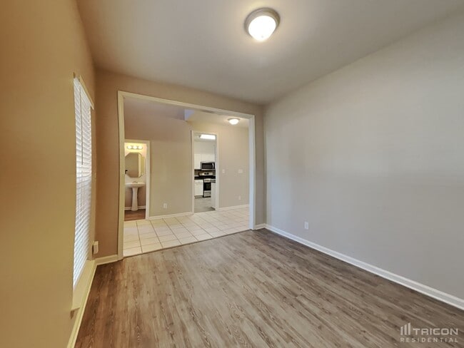 Building Photo - 225 Everett Park Dr