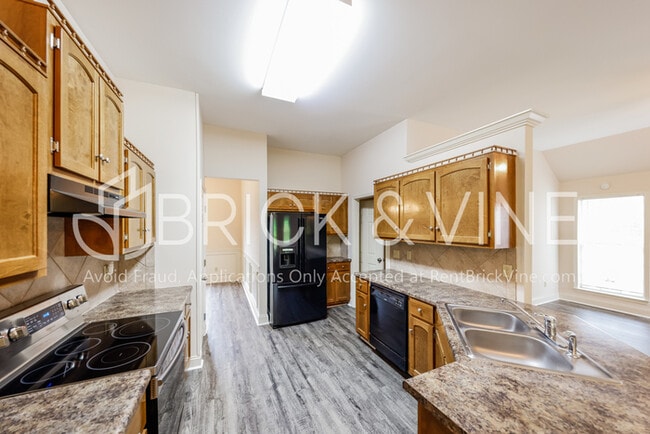 Building Photo - 5460 Virginia Way