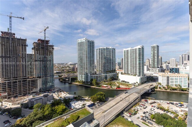 Building Photo - 68 SE 6th St