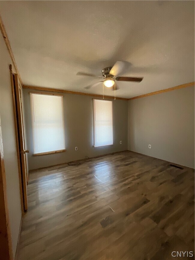 Building Photo - 377 W Main St