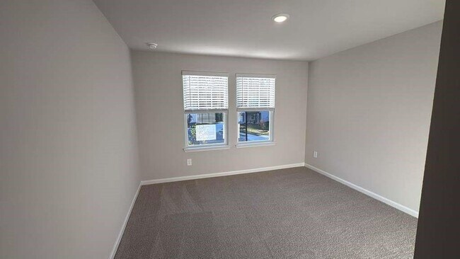 Building Photo - 26 Hemlock Ct