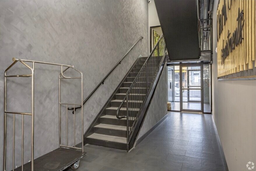 Building Photo - 9 Clark St