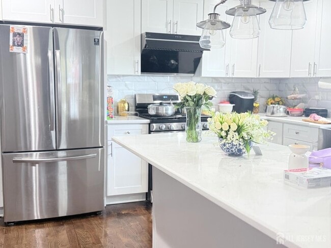 Building Photo - 42 Nelson Ave