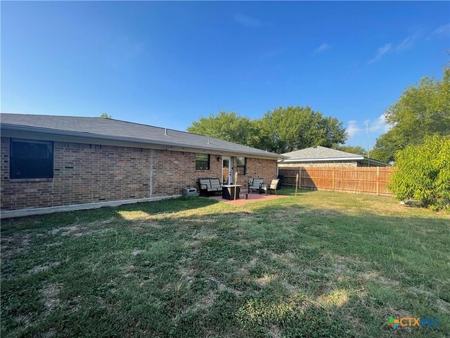 Building Photo - 127 Sioux Cir