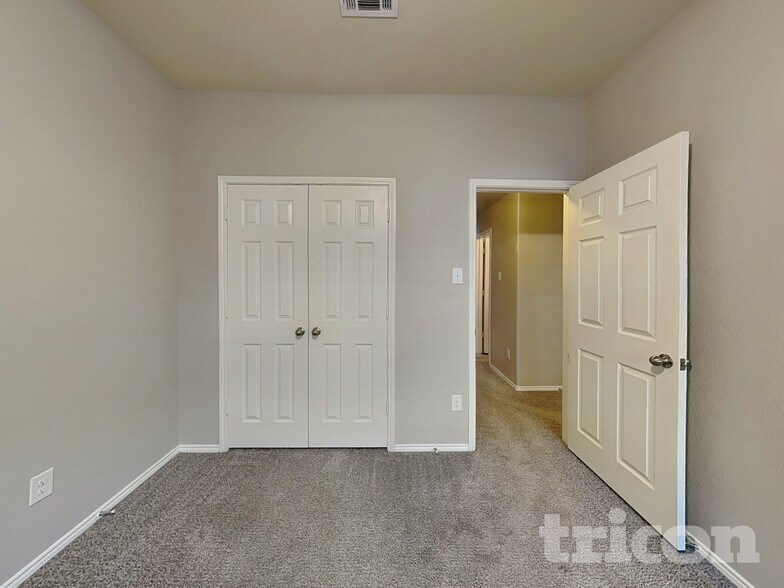 Building Photo - 936 Deer Valley Dr