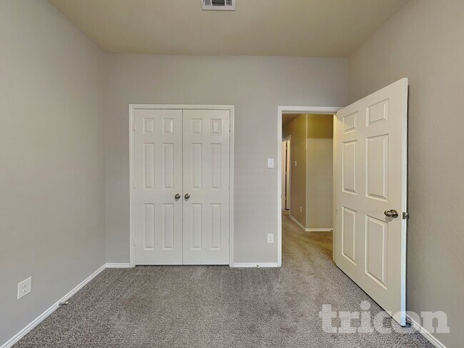 Building Photo - 936 Deer Valley Dr