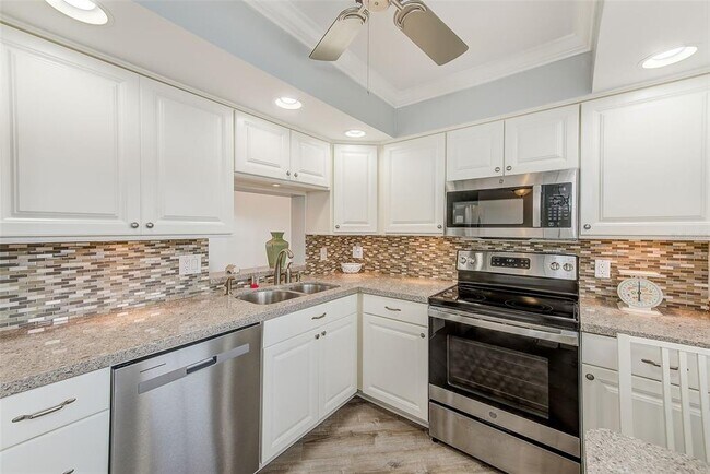 Building Photo - 10215 Regal Dr