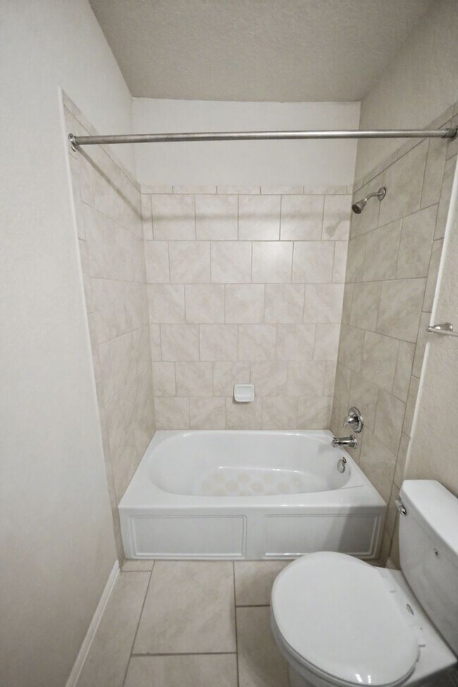 Building Photo - Beautiful Potranco Run Home with 3-Car Garage - Realtor Commission: $750