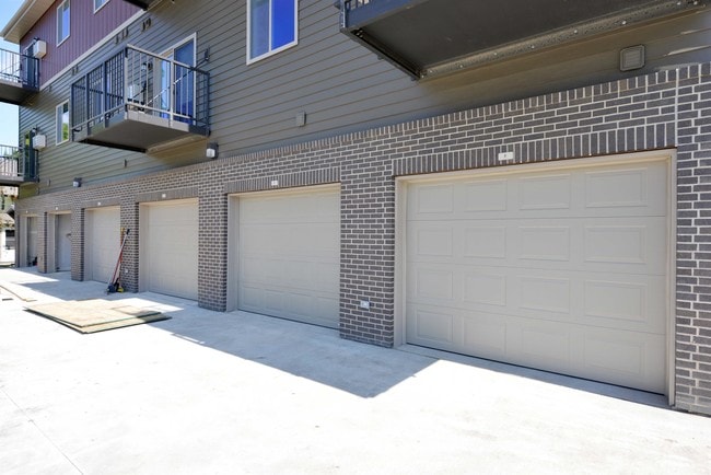 Building Photo - 301-15t 15th St N