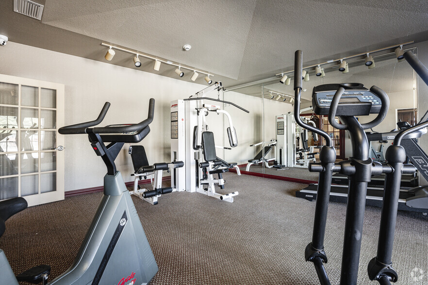 Primary Photo - Carolina Club Apartments