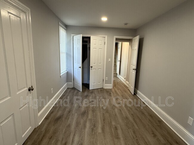 Building Photo - 913 Blunston St