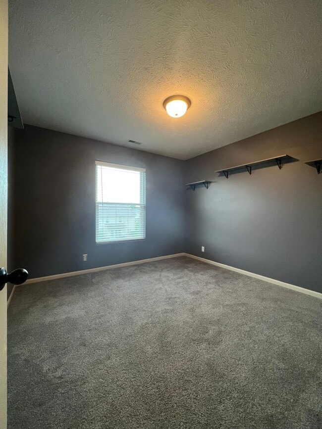 Building Photo - Must See Elkhorn Home!!