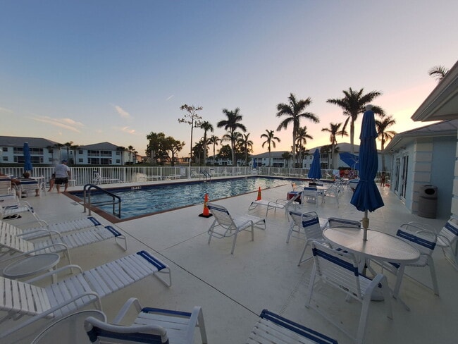 Building Photo - Beautifully upgraded Ground Floor condo with lake view