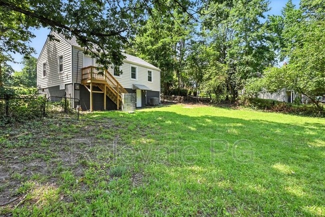 Building Photo - 1600 Glenside Dr