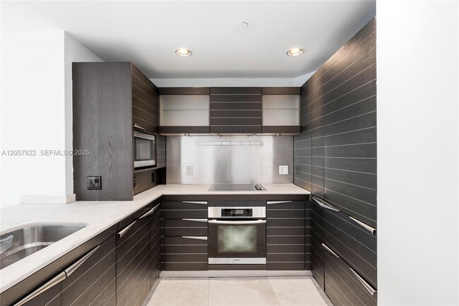 Building Photo - 200 Biscayne Blvd Way
