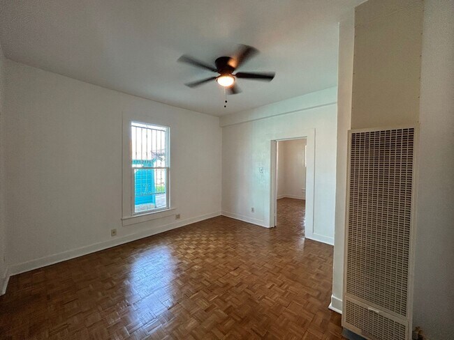 Building Photo - $500 OFF FIRST MONTH'S RENT IF MOVED IN BY...