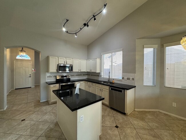 Building Photo - 4 Bedroom Home W/ Pool Available in Tatum ...