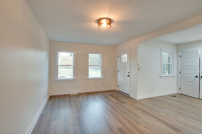 Building Photo - 2705 Wilson Dr NW