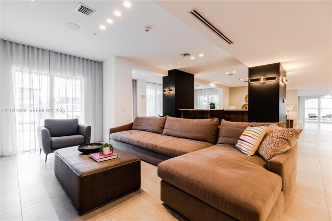 Building Photo - 1950 W 49th St