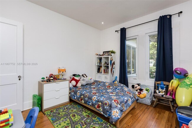 Building Photo - 655 NE 120th St