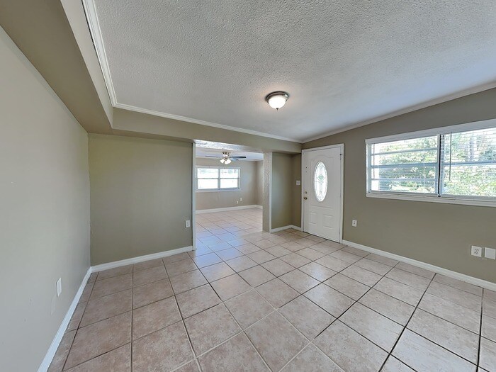 Building Photo - 2514 10th Ave Dr E