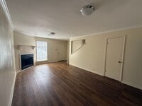 Building Photo - 2BD 1.5BA TOWNHOUSE WITH WATER INCLUDED