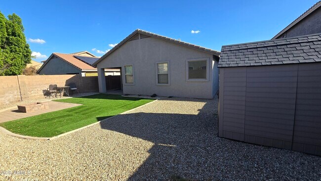 Building Photo - 7558 W Spur Dr