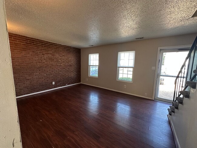 Building Photo - 2143 Kimball Cir