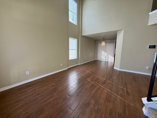 Building Photo - 1305 Fox Creek Dr