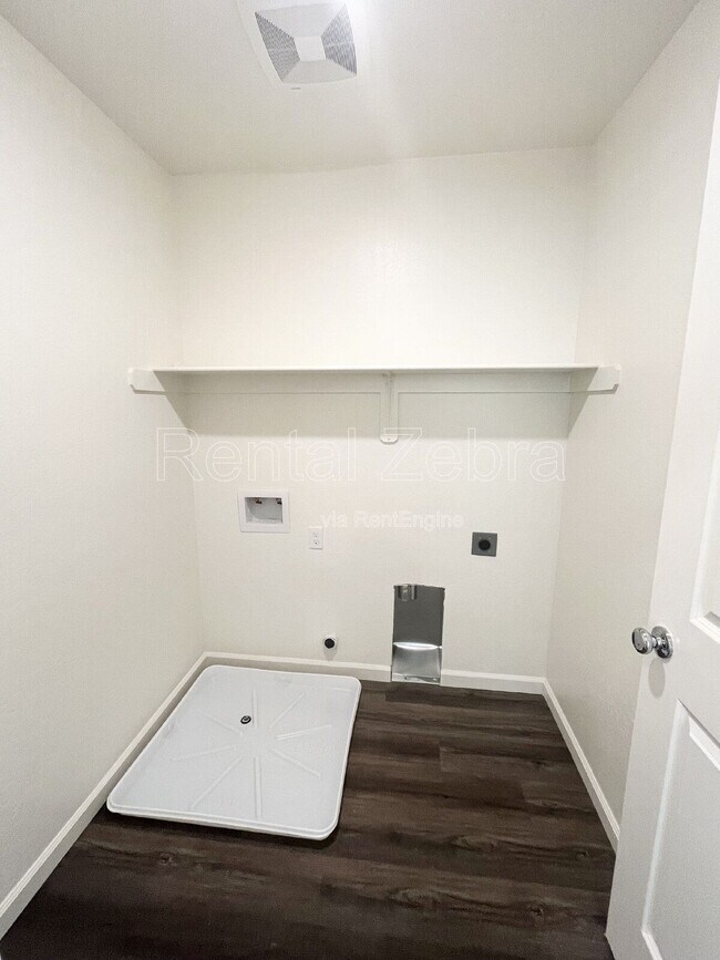 Building Photo - 333 Halisan Ct