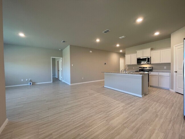 Building Photo - AVAILABLE NOW 4 BEDROOM 2 BATH NEW CONSTRU...