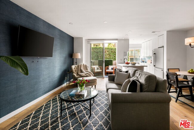 Building Photo - 7250 Franklin Ave