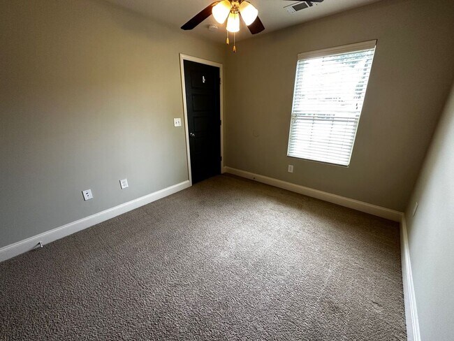 Building Photo - PRE-LEASING FOR AUGUST 2026!
