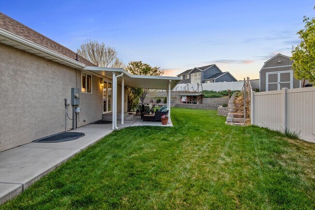 Building Photo - 2521 Apricot Pl