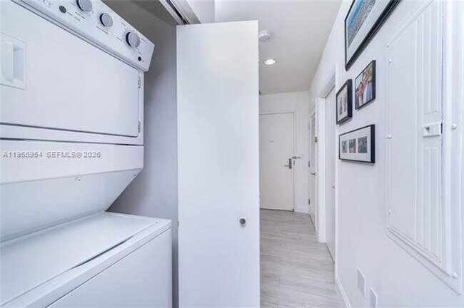 Building Photo - 7928 East Dr