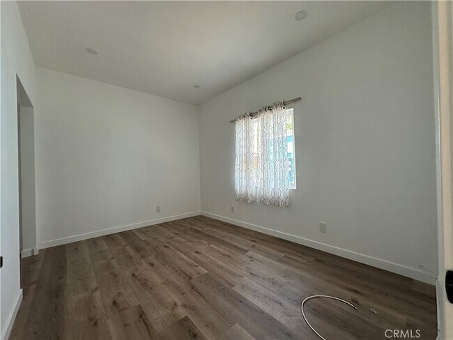 Building Photo - 455 W Cowles St