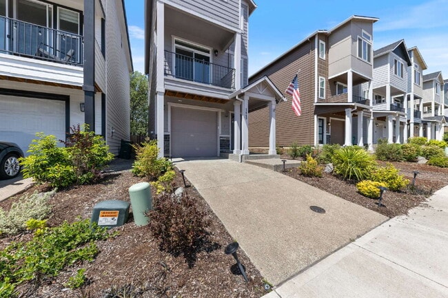 Building Photo - Charming 2-Bed with 2.5 Baths in Newberg